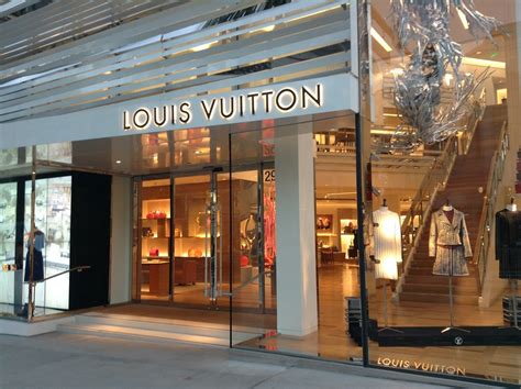 outlet stores in louis vuitton.